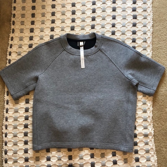 lululemon athletica Tops - NWOT Lululemon 🍋 sweatshirt tee